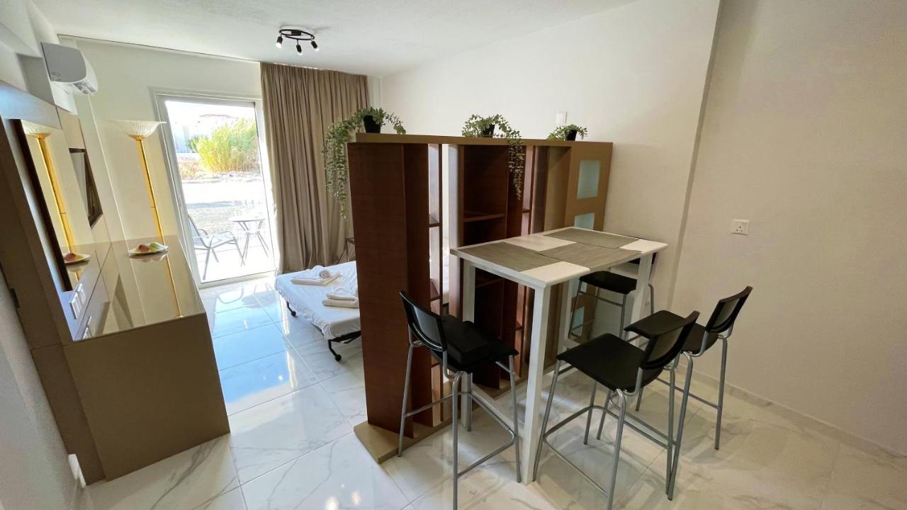 Fotoxenia Luxury Apts Paralimni Exterior foto
