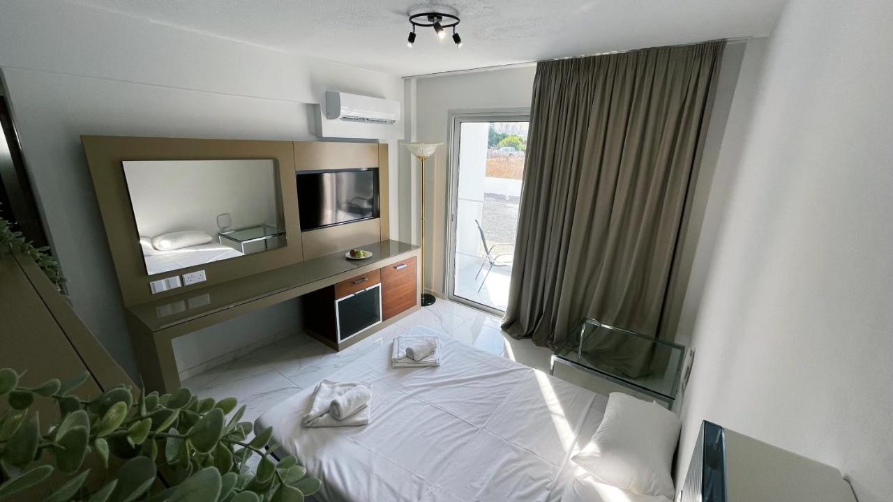 Fotoxenia Luxury Apts Paralimni Exterior foto