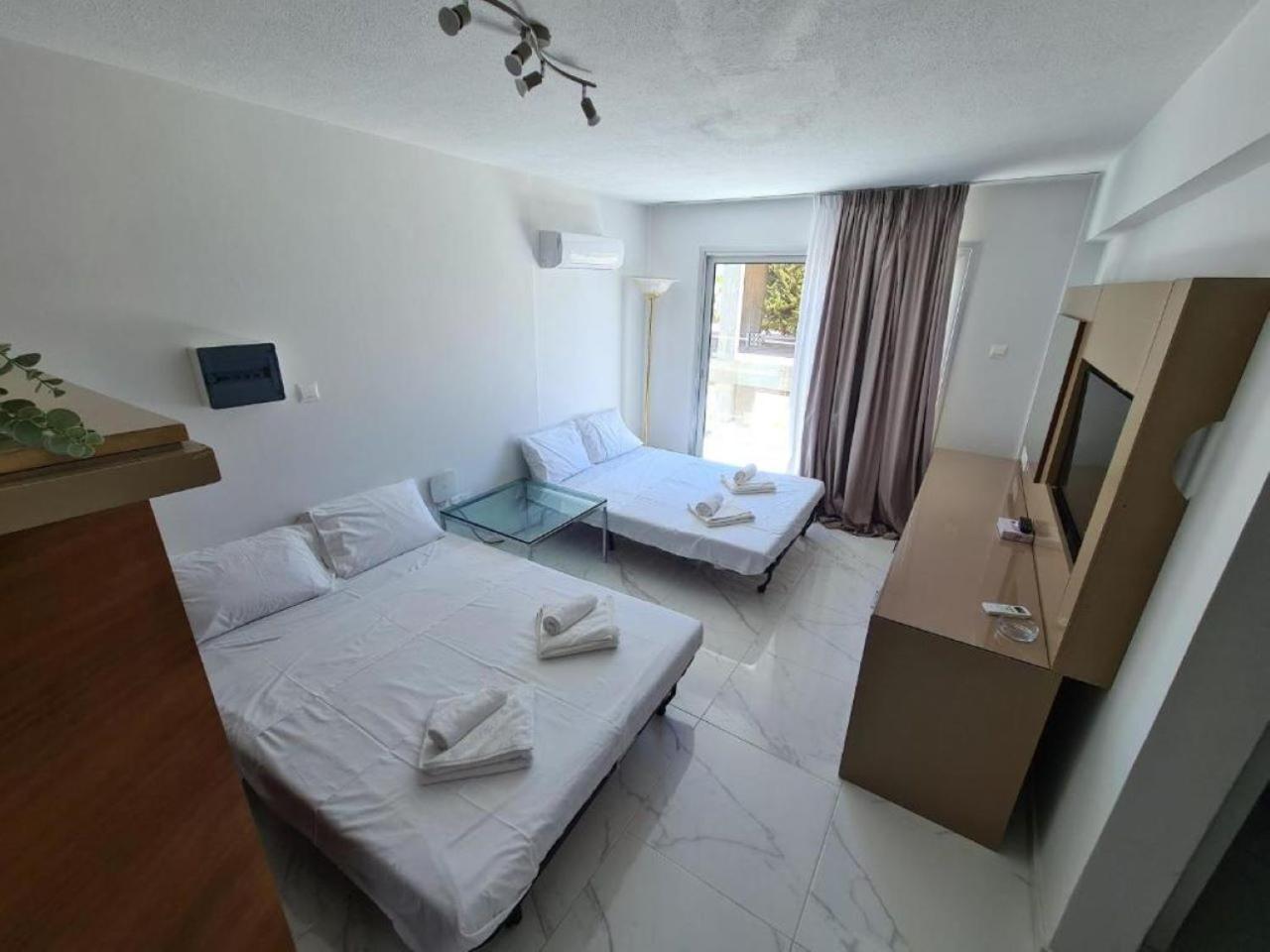 Fotoxenia Luxury Apts Paralimni Exterior foto